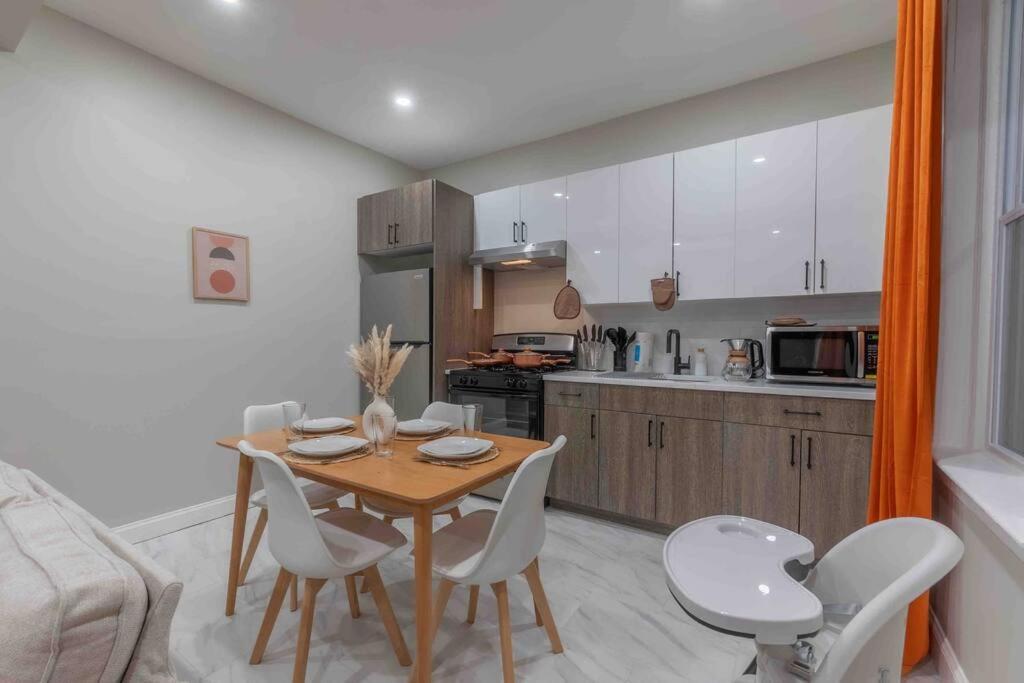 Apartament Pumpkin Premise By Airport, 5 Beds, Sleeps 8, Book 7 Days, Get 20 Percent Off Newark Zewnętrze zdjęcie