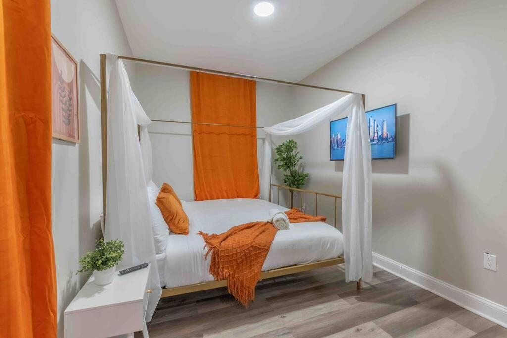 Apartament Pumpkin Premise By Airport, 5 Beds, Sleeps 8, Book 7 Days, Get 20 Percent Off Newark Zewnętrze zdjęcie